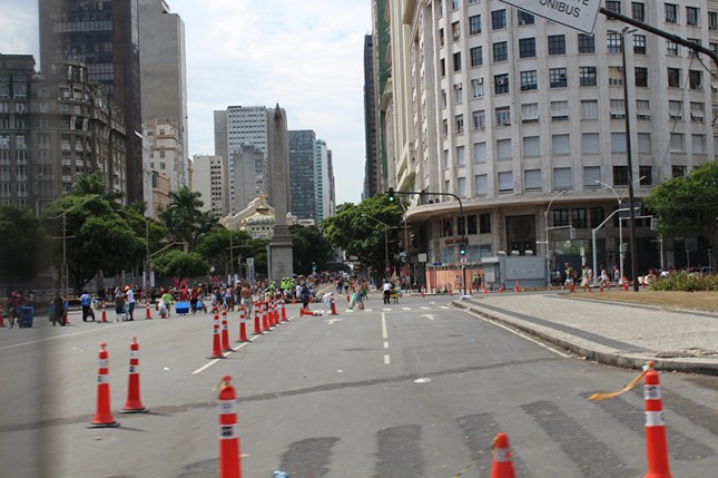The quiet yet crazed streets of central Rio.